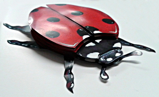 coccinelle en papier en volume vue de coté