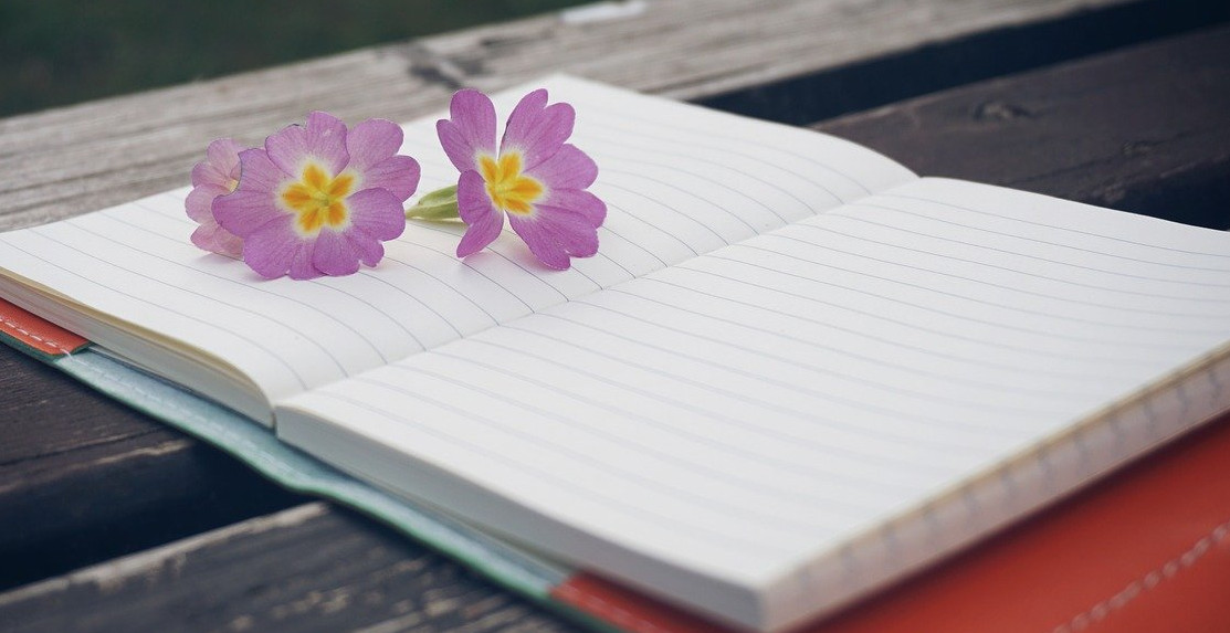 livre pour raconter notre histoire avec fleurs